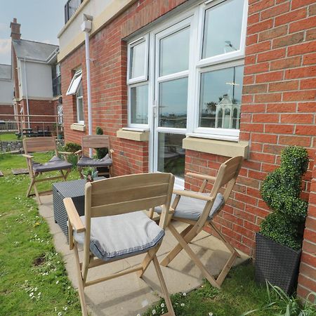 Benllech Coastal Retreat Apartment Exterior photo